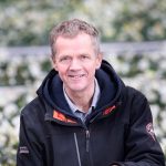 Sinds vorig voorjaar zet Hoogeveen Plants een spuitrobot in, die het bedrijf wekelijks ombouwt tot automatische zuiginstallatie voor Sciara’s.