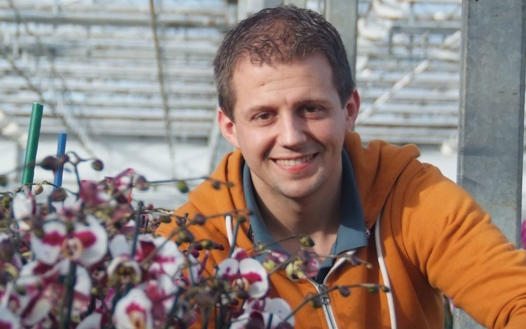 Orchideeënkwekerij verwarmt zwembad