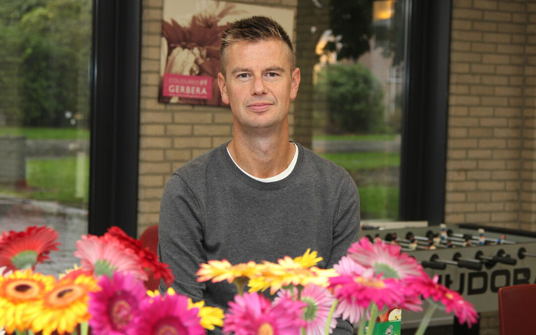‘Nieuw meeldauwmiddel werkt in roos, misschien in gerbera’