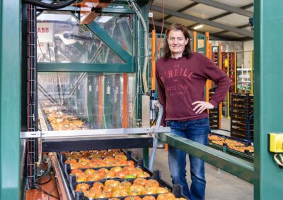 Kwekerij Van den Bosch bespaart 8 tot 12 mensen in de schuur
