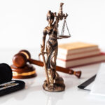 ‘Zorg ervoor dat er een advocaat naast je zit’