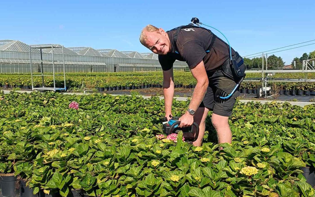 Straks aangenamer werken met een koelvest en exoskeleton aan